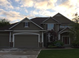 8716 Stonefield Ln, Chanhassen, MN 55317