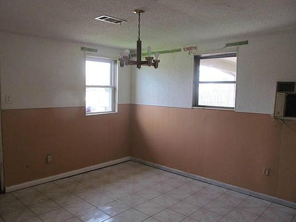 5th image of 1804 Esther St