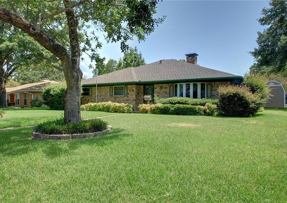 1st image of 821 Yorkshire Dr
