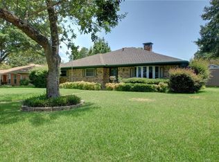 821 Yorkshire Dr, Grand Prairie, TX 75050