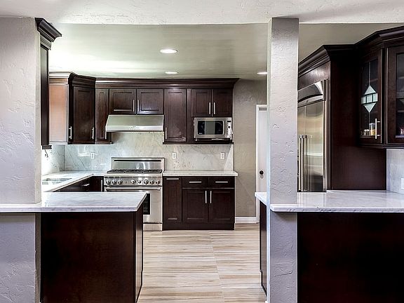 2nd image of 5416 Calle Mayor