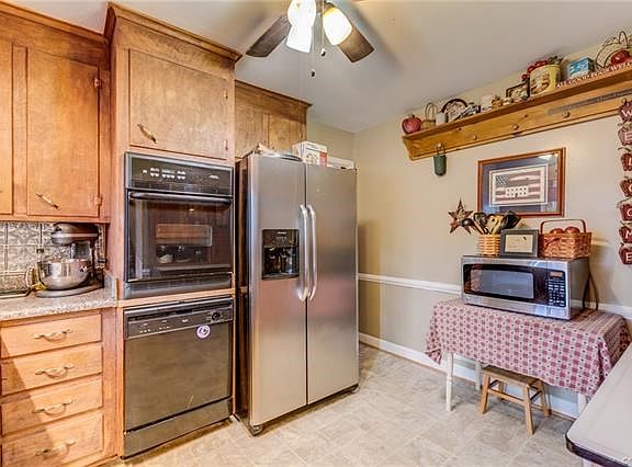 Stainless refrigerator conveys!