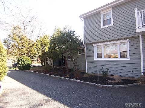 5th image of 19 Breezy Hill Dr