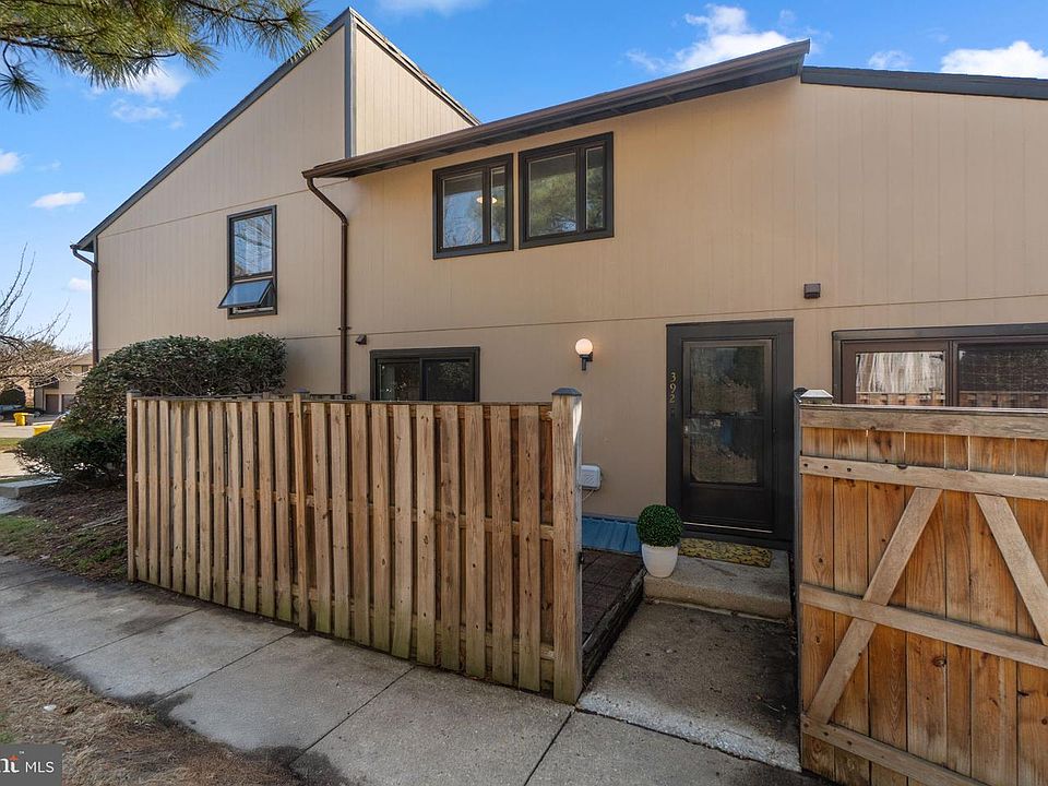1st image of 392 West Ct #2B