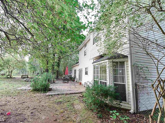 3rd image of 200 Park Timbers Dr