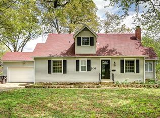 506 E Manor Rd, Independence, MO 64055