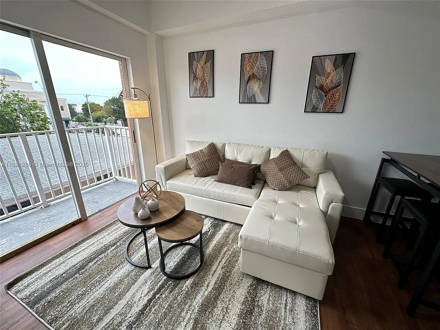 2 bed, 749 sqft, $2,600 — Photo 4