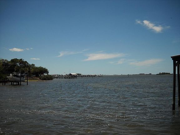 5th image of 5 Bayshore Dr