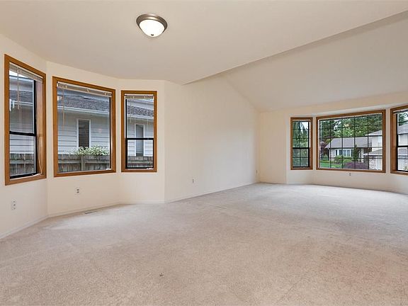 4th image of 10924 39th Dr SE