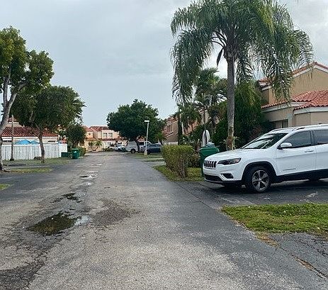 Exterior Neighborhood (street photo)