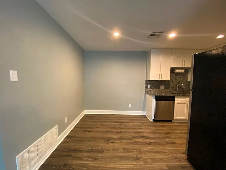 3411 Lynridge Dr — Photo 7