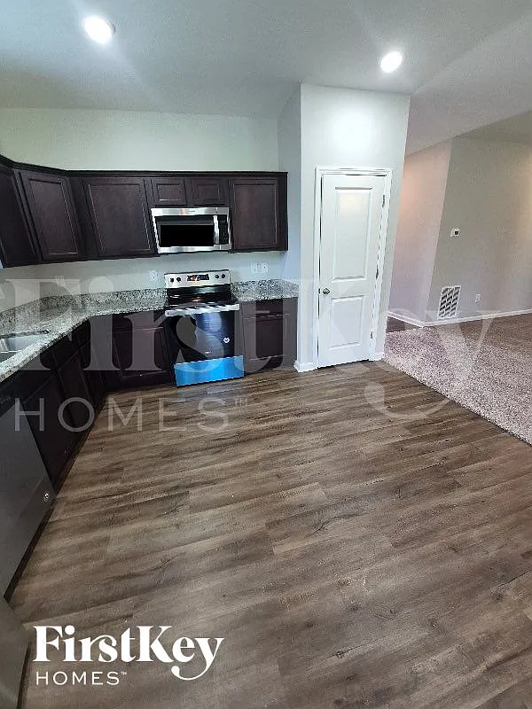 3 bed, 2.0 bath, 1663 sqft, $1,750 — Photo 4