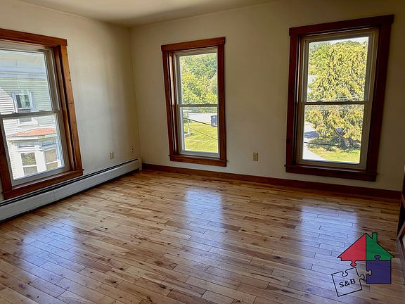 4th image of 8 Elmore St APT 4