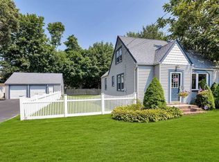 39 Hayward St, Patchogue, NY 11772