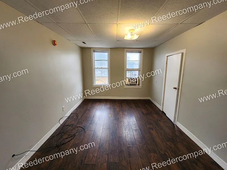 4915 Homerlee Avenue — Photo 7