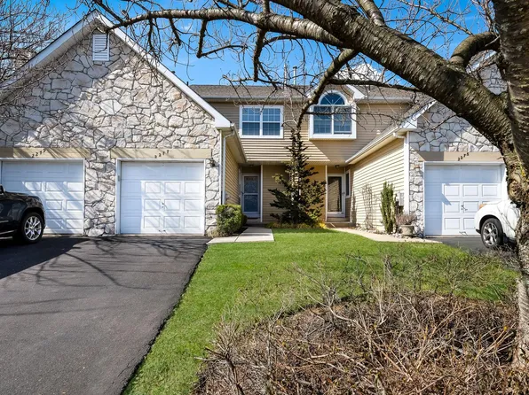 2277 Orchard Hill Cir, Warrington, PA 18976