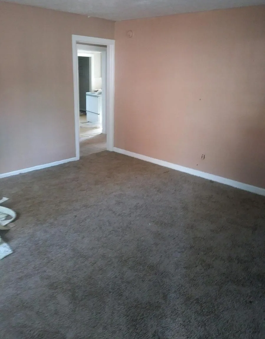 3 bed, 1200 sqft, $750 — Photo 2