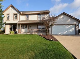 2438 W Heaven View Ln, Oak Creek, WI 53154