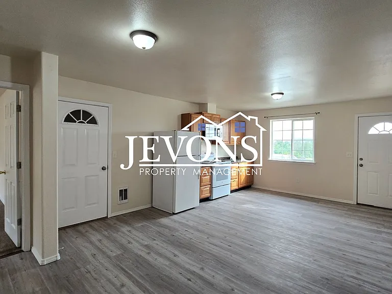 321 Emerald Rd #C — Photo 3