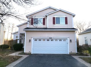 1428 Almaden Ln, Gurnee, IL 60031