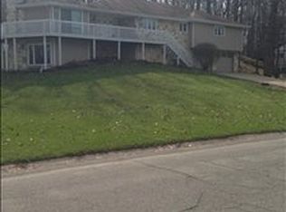 457 Roxbury Rd, Valparaiso, IN 46385