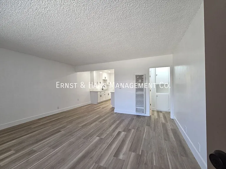 1440 Elm Ave #4 — Photo 2