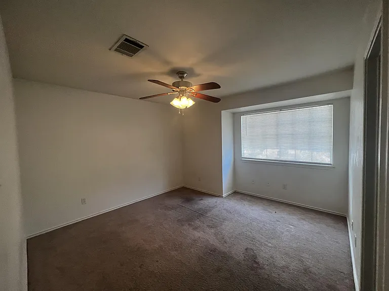 127 Cedargrove St — Photo 6