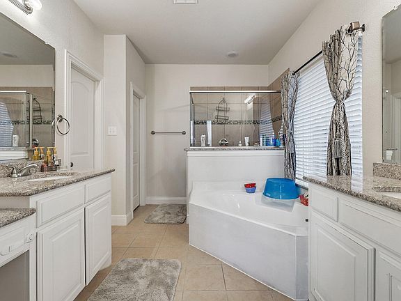 3rd image of 3408 Sweetgum Ln
