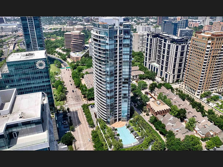 2900 McKinnon St #804 — Photo 30