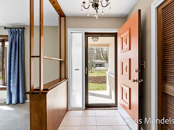 5th image of 313 Robbins Rd