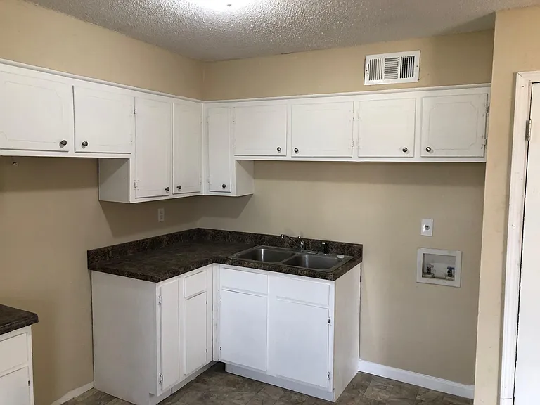 481 Walker Ave — Photo 4