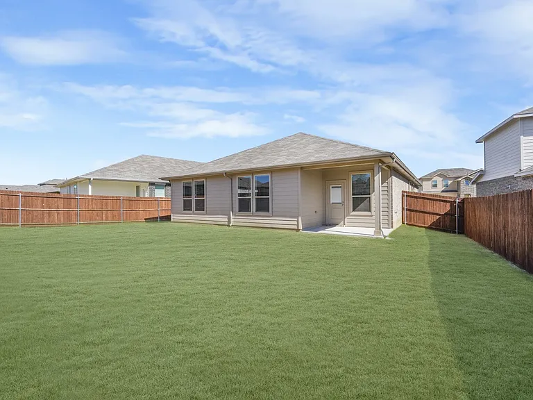 198 Bay Meadows Ln — Photo 2