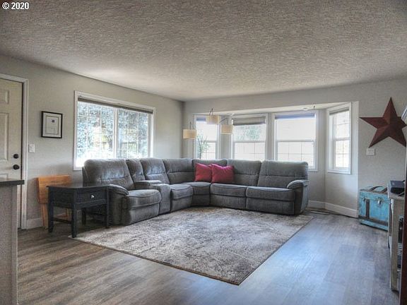 3rd image of 4605 SE Ozark St