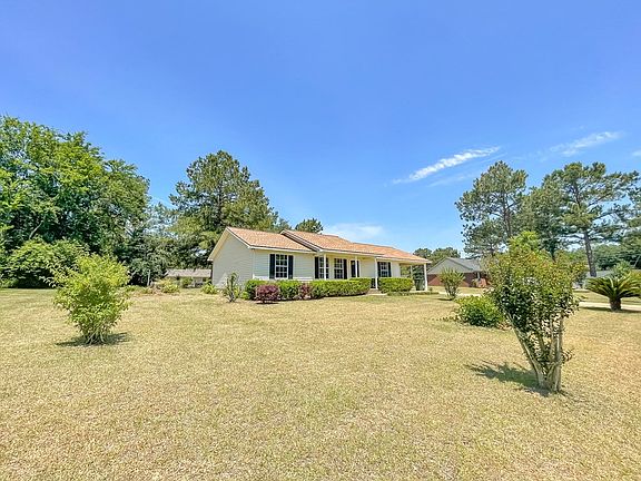 3rd image of 1061 Cumberland Ct