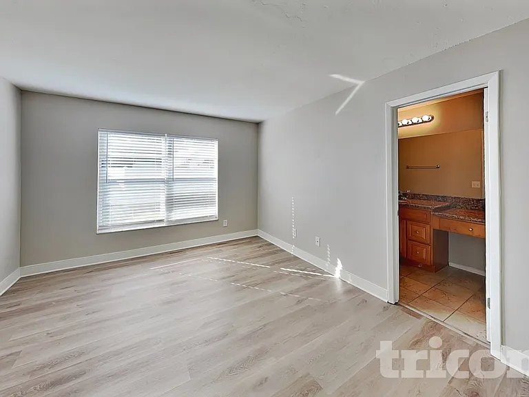1020 Red Oak Cir — Photo 4