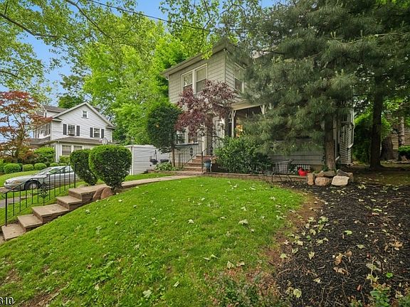 3rd image of 210 Hillside Rd