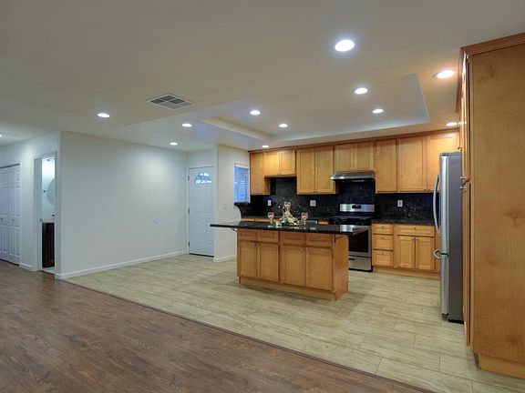 4th image of 1223 Lynn Ave