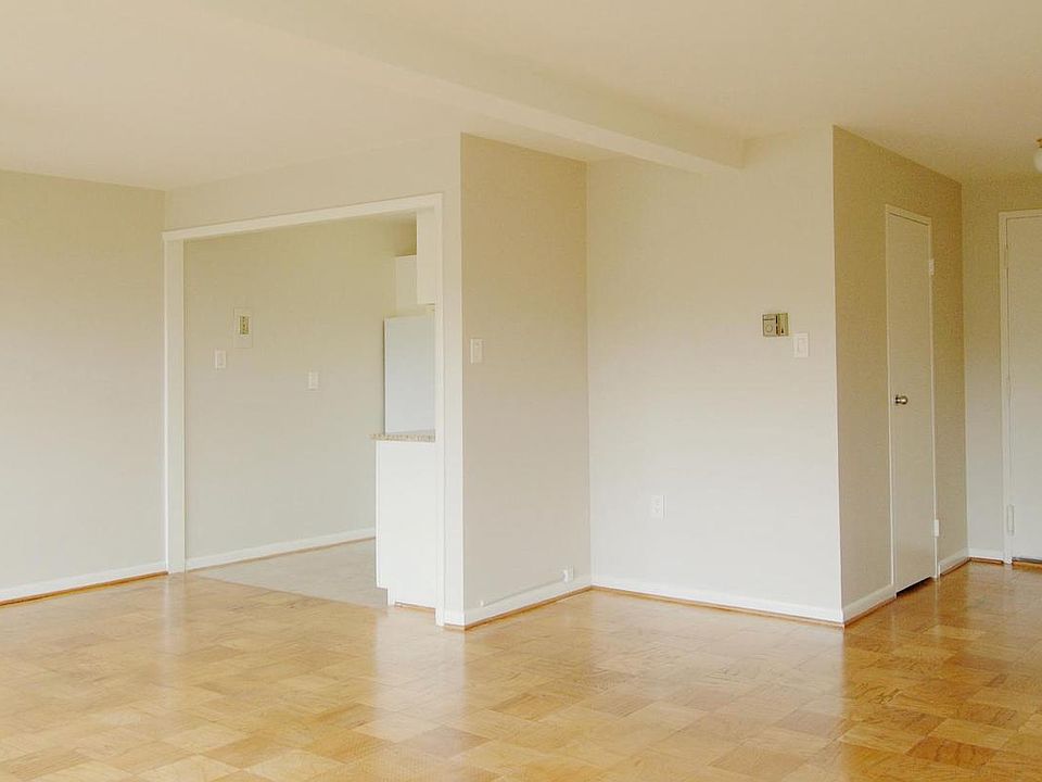 1st image of 10201 Grosvenor Pl APT 925