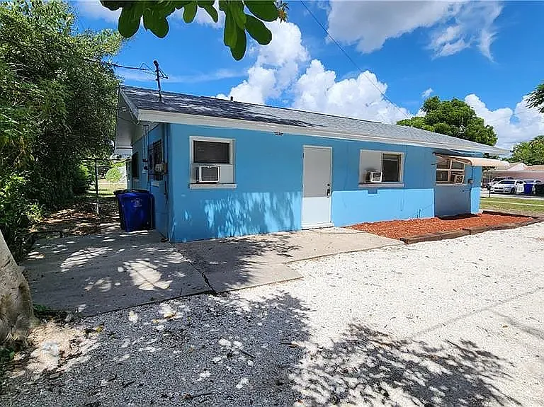 2252 Maple Ave — Photo 10