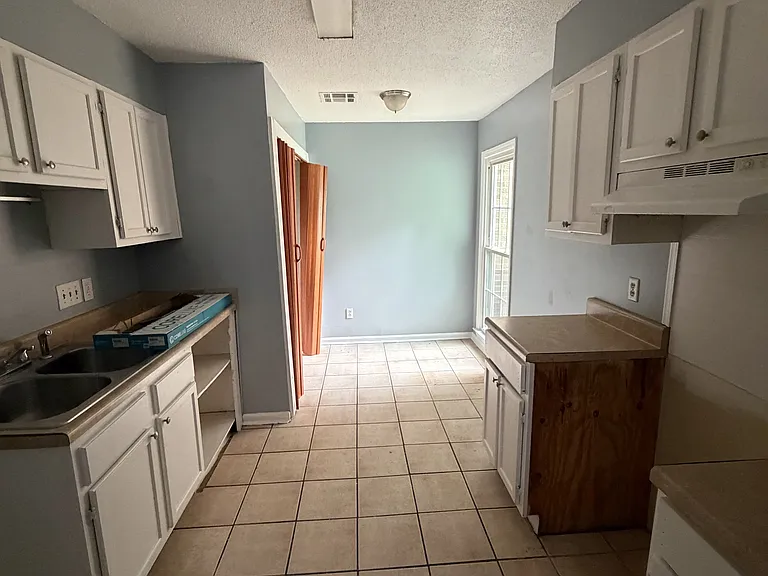 3432 Lexington Rd — Photo 5
