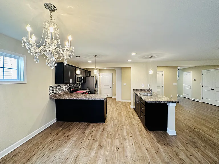 613 Estrella Dr — Photo 10