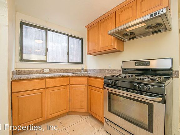 2nd image of 2949 Clement St #A