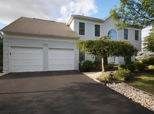 15 Eleanor Dr, Kendall Park, NJ 08824