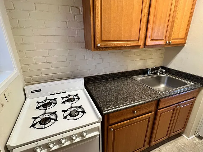 2623 Kensington Ave — Photo 4