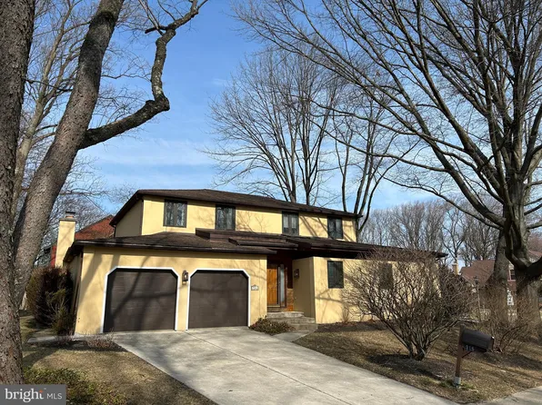 916 Clyde Ln, Philadelphia, PA 19128