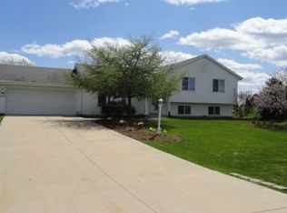 28735 Sunflower Ln, Waterford, WI 53185