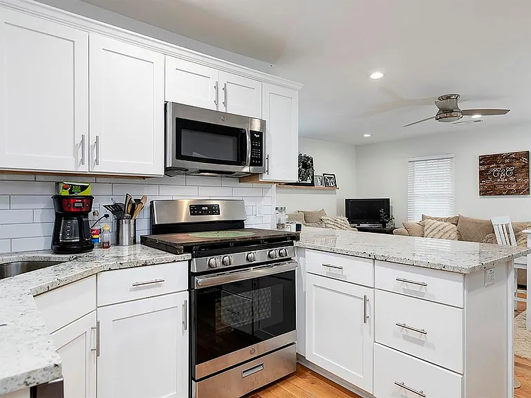 3940 Forrest Ct — Photo 9