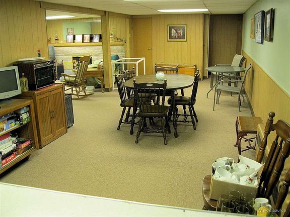 3rd image of 8488 Leslie Dr