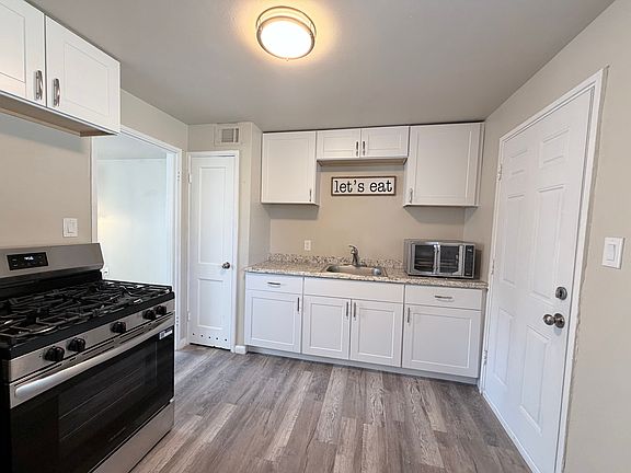 5th image of 475 Glen View Ct #475