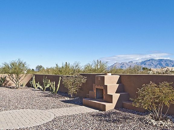 Outdoor fireplace